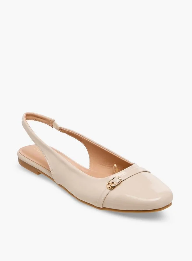 سيليست صنادل نسائية بحزام خلفي بلمسة معدنية